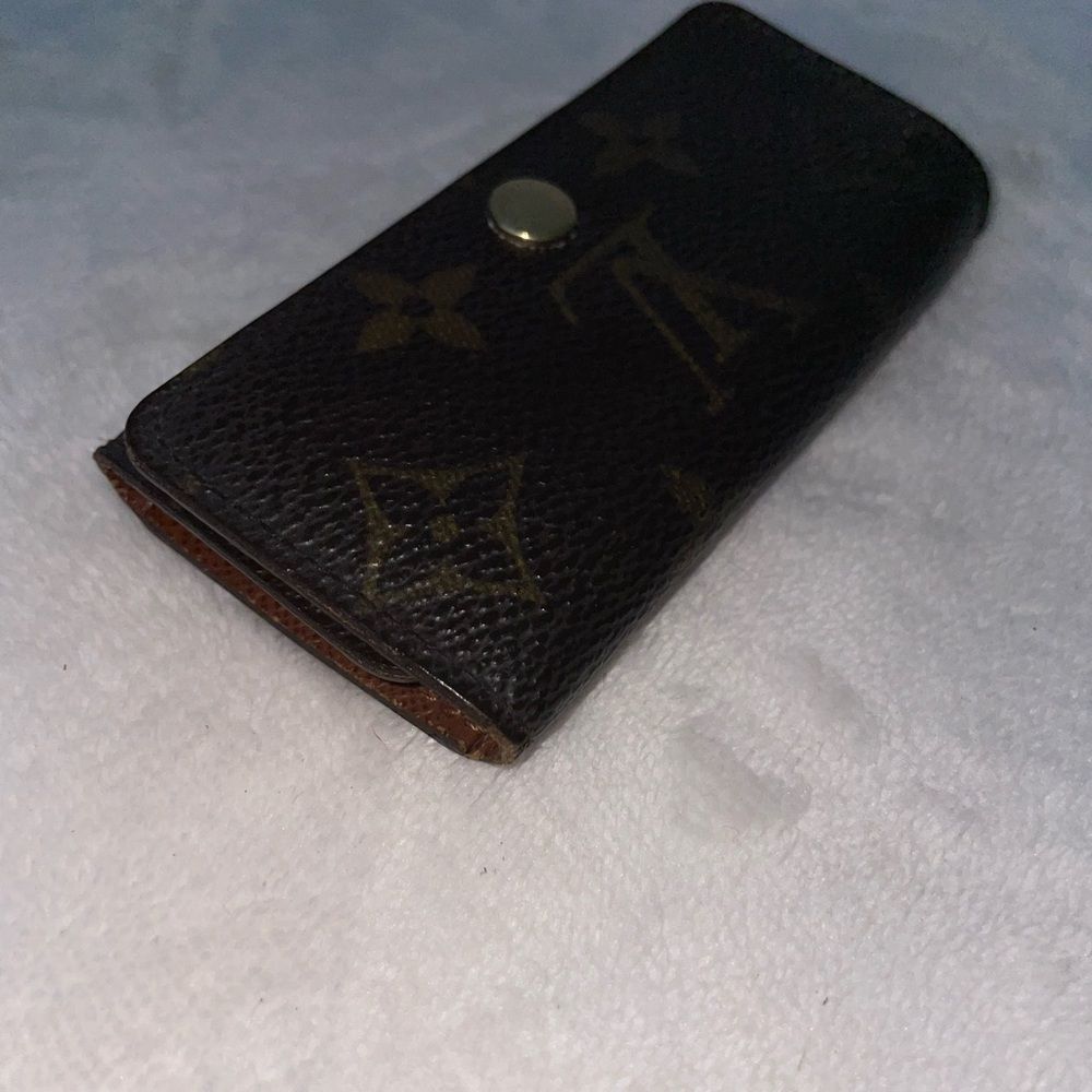 Authentic Louis Vuitton 4 Key Wallet - Picture 13 of 13